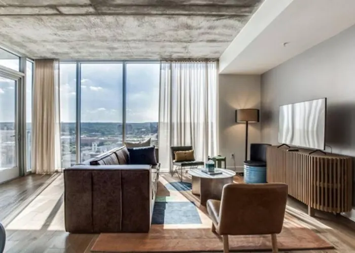 2 Bedroom Lux Panoramic View - Rainey