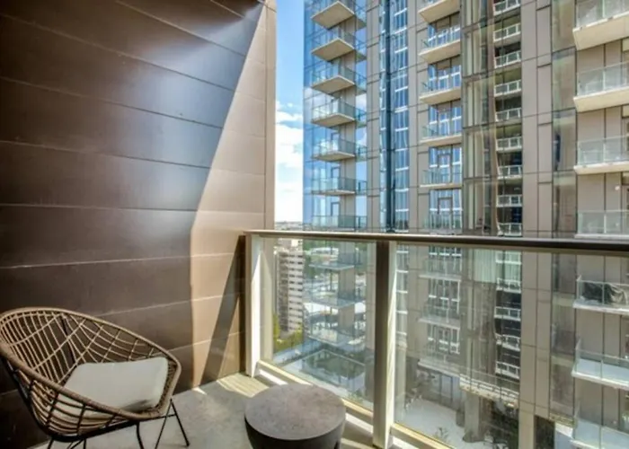 2 Bedroom Lux Panoramic View - Rainey