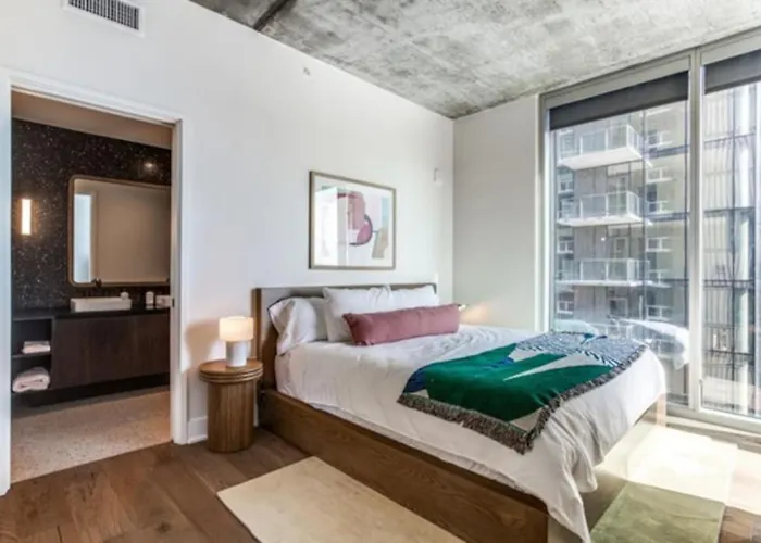 2 Bedroom Lux Panoramic View - Rainey